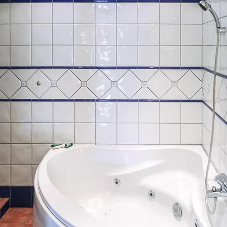 5 Bedroom Amazing In Matre Σπίτι διακοπών Bauge